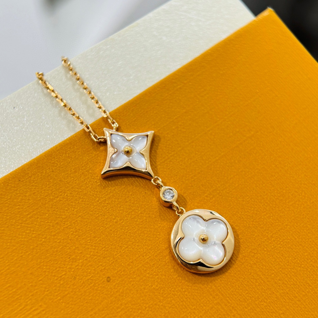 NO:104750,Fashion Big Brand Donkey New Style Four-leaf Crocodile Double Flower Tassel Flower Necklace Top Quality Superb Crafts High-end Electroplating 18k Gold Counter Synchronous Data Super versatile Exquisite Elegant Elegant Gold Rose Gold Electroplating Thick Gold Necklace, Elegant Elegant Jewelry, Louis vuitton, louis vuitton, necklace19860909时尚 大牌 驴家 新款 四叶草 双花 流苏 花朵 项链 顶级品质 工艺精湛 高端电镀18k金 专柜同步数据 超级百搭 精致优雅 玫瑰金 电镀厚金 项链,饰品精品,louis vuitton,louis vuitton,necklace,Jewelry