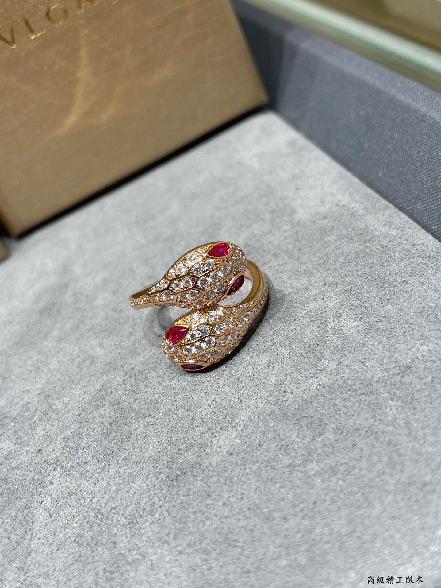👑宝格丽满钻蛇戒指💍✨💕众明星爱戴✨打造 时尚高级精品 宝格丽奢侈品蛇升级版👍BVLGARI 新款火爆上
