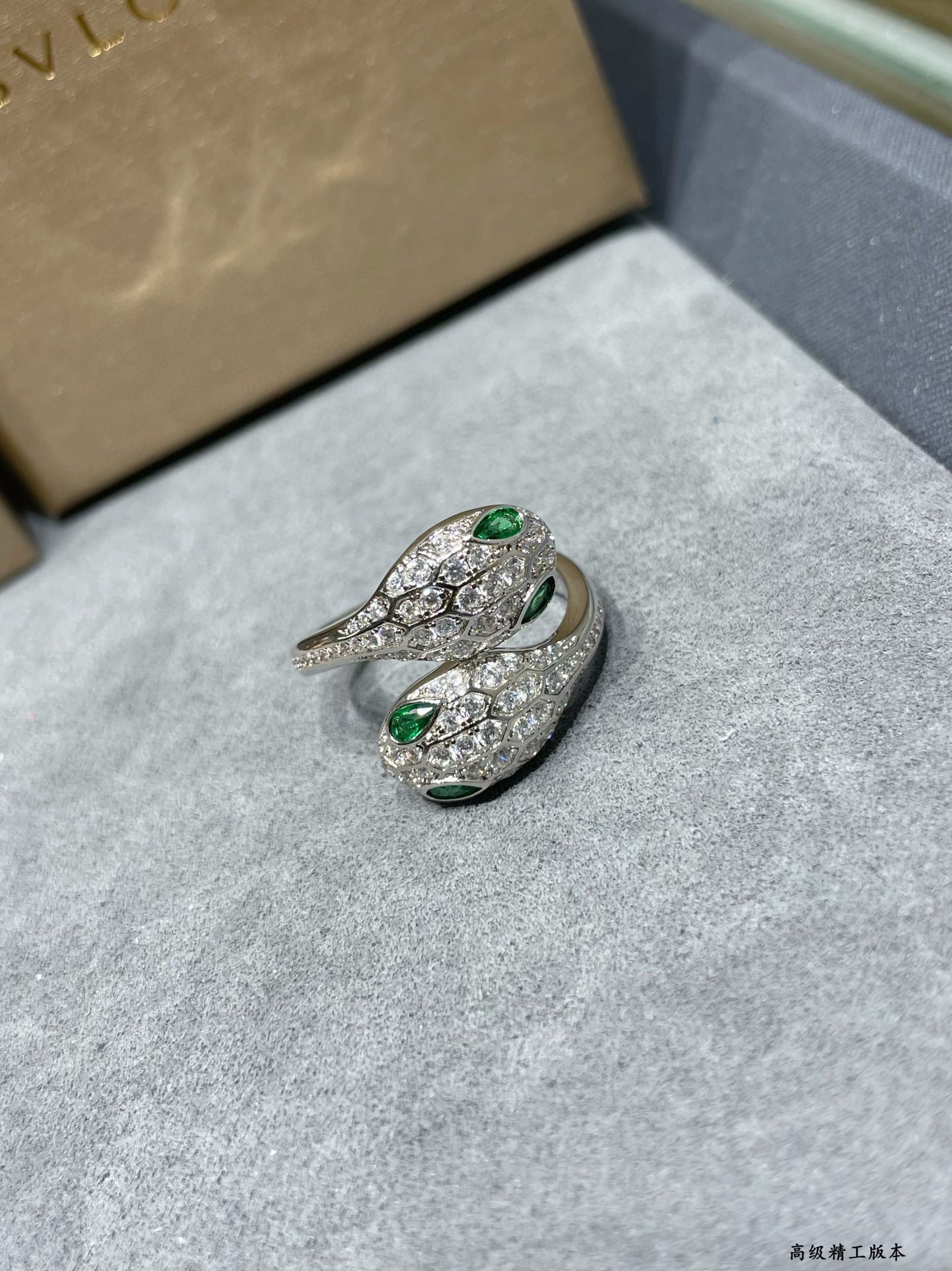 👑宝格丽满钻蛇戒指💍✨💕众明星爱戴✨打造 时尚高级精品 宝格丽奢侈品蛇升级版👍BVLGARI 新款火爆上