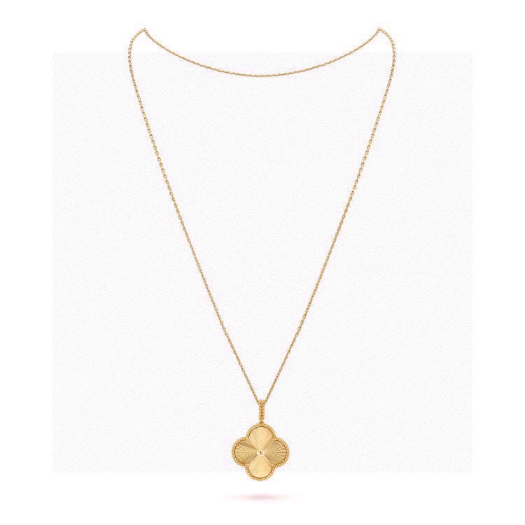 NO:115554,Van Cleef & Arpels 4-leaf clover large size long chain laser sweater chain can also be made into necklaces in two circles. All-match four seasons. Must-have items. One-to-one version of the counter. Original diamond buckle. All-match. Classic models must be found in hand. Selected imported German inlay technology. 90cm can be worn. Gold, jewelry quality. christian louboutin, van clef, sweaters, necklace, gold.19860909Van Cleef & Arpels 梵克雅宝  四叶草大号 长链 镭射毛衣链也可绕两圈做项链 四季百搭 必备单品 专柜一比一打版 原版菱形扣 百搭 人手必备经典款 精选德国进口镶嵌工艺 90cm可以叠戴 黄金色,饰品精品,christian louboutin,van cleef,sweaters,necklace,gold,Jewelry