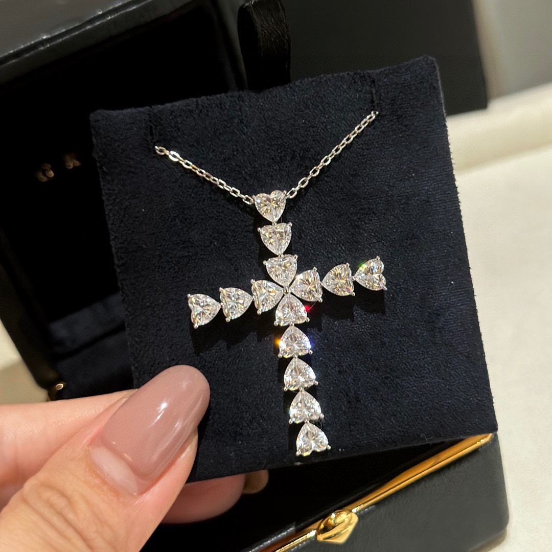 NO:115534,Hery Winston Heart-shaped diamond Large cross necklace Selected German imported s925 sterling silver material electroplated thick gold, not fading but allergic, Seiko created original one-to-one custom-made Super exquisite blingbling necklace, jewelry boutique, necklace, pure silver19860909海瑞温斯顿 心形钻 大号十字项链 精选德国进口s925纯银材质电镀厚金 不褪色不过敏 精工打造原版一比一定制 超精blingbling 项链,饰品精品,necklace,pure silver,Jewelry