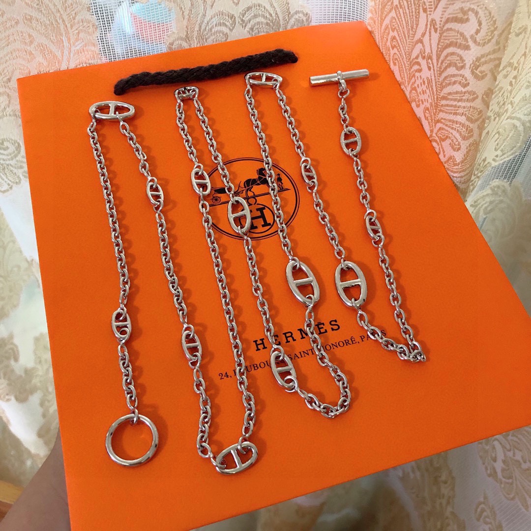 NO:104767,Long style Hermes long chain sweater chain authentic 13,000 yuan, we perfectly replica Hermes pig nose Farandole necklace worn alone is simple beauty, stacked to increase the sense of layering and three-dimensionality. It can also be used as a bracelet/anched chain/waist chain/bag chain!  Couple style, simple and practical, stylish and energetic!  Sub-gold material 80cm 75 120cm long 95 160cm, jewelry quality, hermes, hermes, sweaters, necklace, bracelet19860909长款 爱马仕 长链 毛衣链 正品一万三,我们完美复刻 Hermes猪鼻子Farandole项链 单独佩戴是简单的美 叠戴则增加层次感和立体感 也可以当手链/脚链/腰链/包链 ！情侣款 简洁又实用 有范儿还显精气神儿！亚金材质 80cm 75 120cm长 95 160cm,饰品精品,hermes,hermes,sweaters,necklace,bracelet,Jewelry