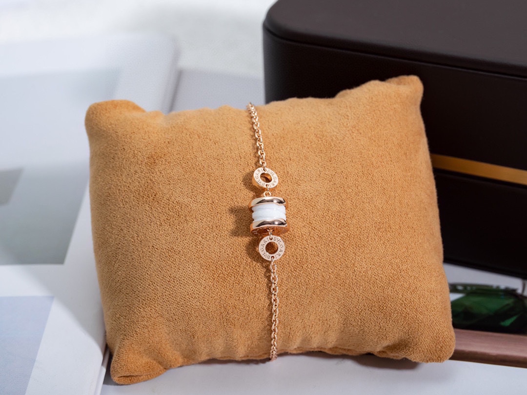 NO:107213,BV black ceramic bracelet!  The new B.zero1 