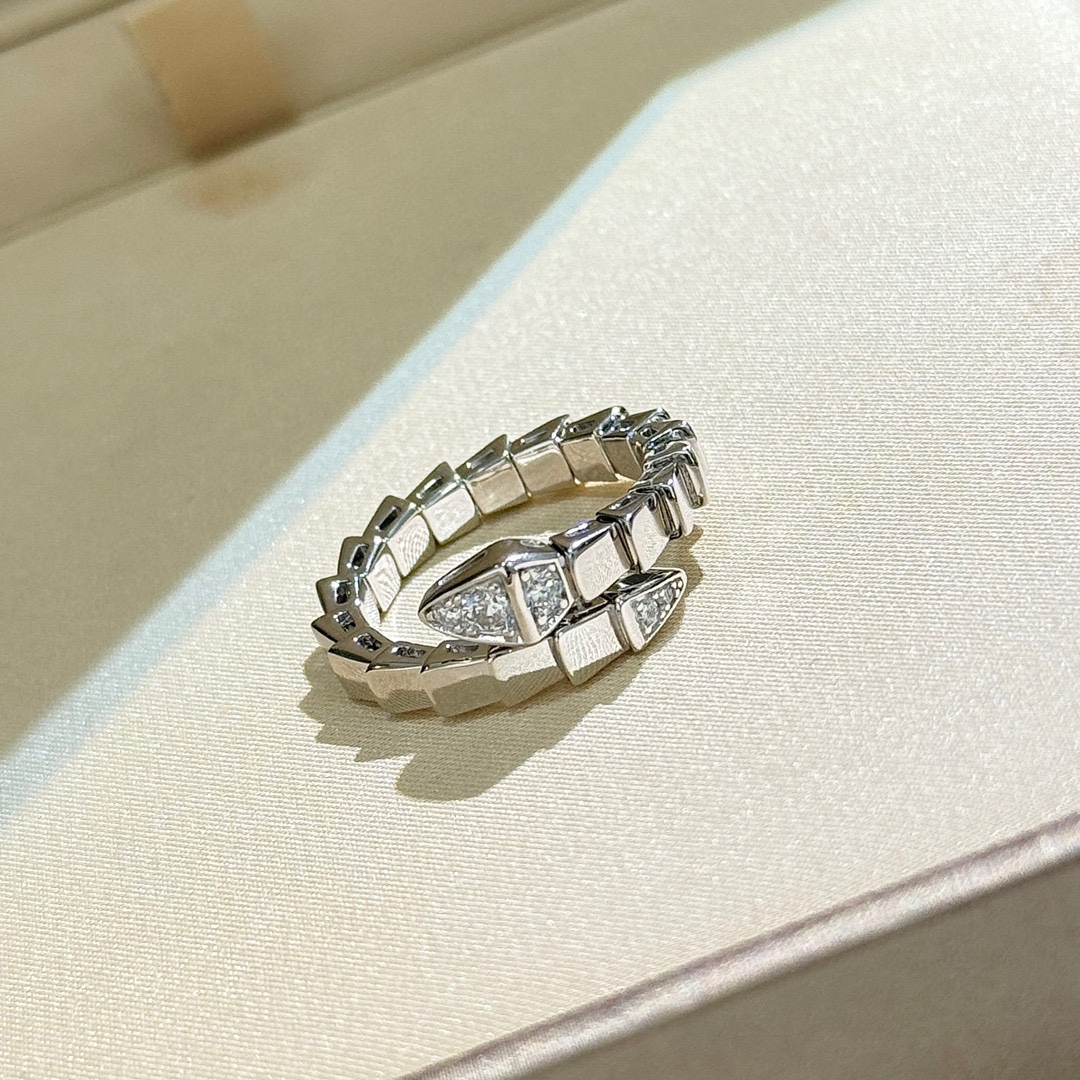 👑  BV家 火爆 窄版 头尾钻 🐍 蛇 弹簧开口 戒指 💍。高端镶嵌高碳钻 18k厚金以令人沉醉的绝妙