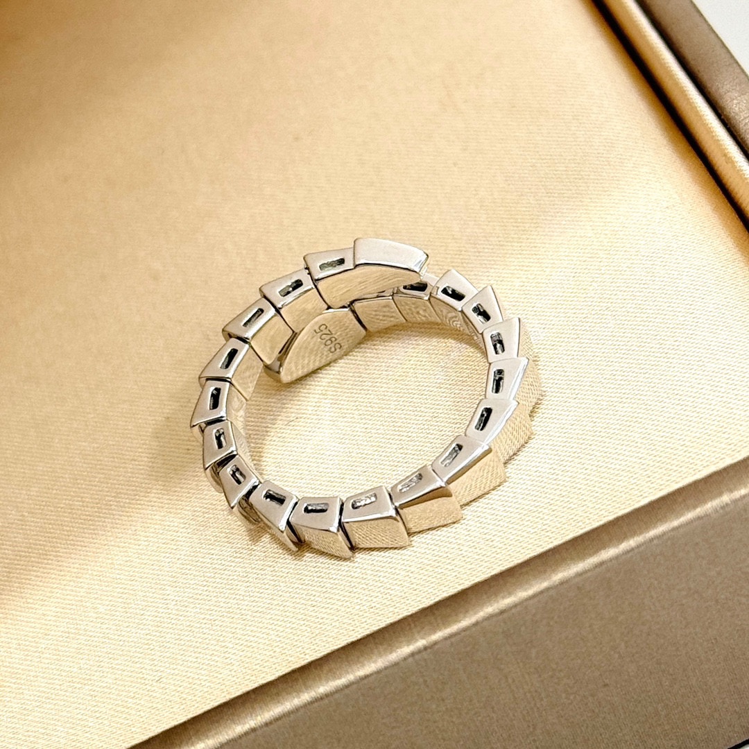👑  BV家 火爆 窄版 头尾钻 🐍 蛇 弹簧开口 戒指 💍。高端镶嵌高碳钻 18k厚金以令人沉醉的绝妙