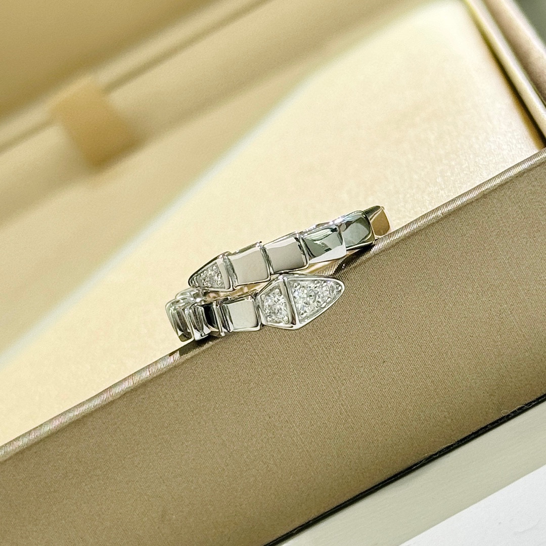 👑  BV家 火爆 窄版 头尾钻 🐍 蛇 弹簧开口 戒指 💍。高端镶嵌高碳钻 18k厚金以令人沉醉的绝妙