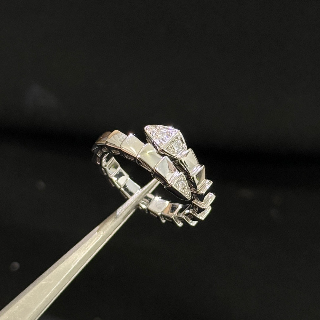 👑  BV家 火爆 窄版 头尾钻 🐍 蛇 弹簧开口 戒指 💍。高端镶嵌高碳钻 18k厚金以令人沉醉的绝妙