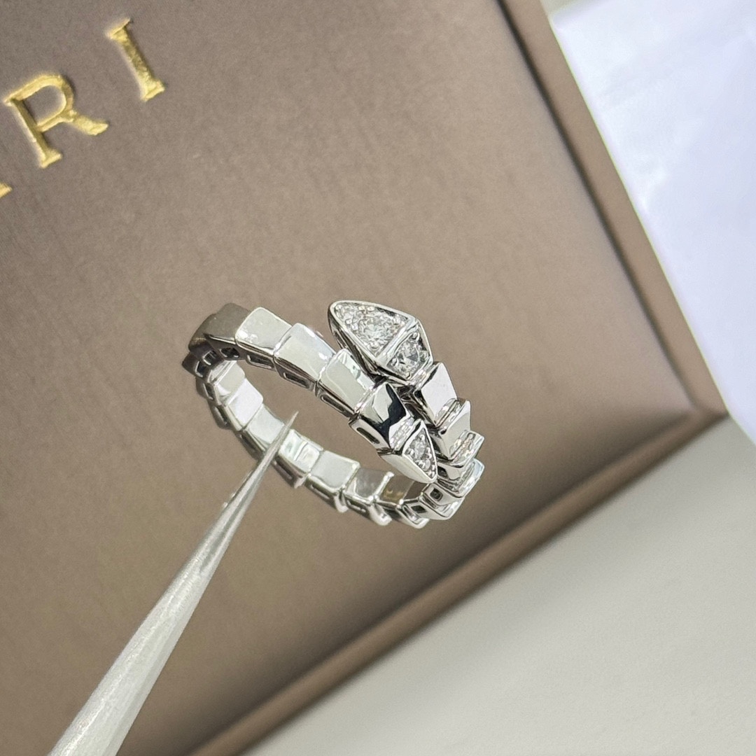 👑  BV家 火爆 窄版 头尾钻 🐍 蛇 弹簧开口 戒指 💍。高端镶嵌高碳钻 18k厚金以令人沉醉的绝妙