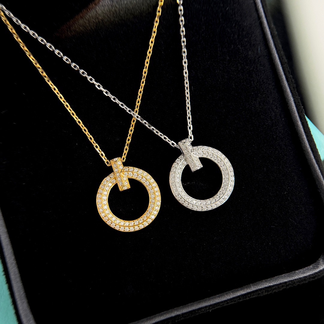 NO:112437,T Home Latest High-end Custom The T1 Series Single T Round Diamond Full Diamond Necklace Super Invincible Heavy Design Atmospheric and Simplified, Showing exquisite elegance, Low-key confidence, Very delicate and eye-catching. Original inlaid brilliant cut diamonds, full of design sense. More creative! Rose gold plating thick gold necklace, jewelry fine, necklace19860909T家 最新 高级定制 The T1系列单T 圆钻 满钻项链 超级无敌重设计大气简洁 彰显精致优雅,低调绽放自信 非常细腻而夺目. 原版镶嵌明亮式切割钻石 满满的设计感.更有创意感! 玫瑰金白金 电镀厚金项链,饰品精品,necklace,Jewelry