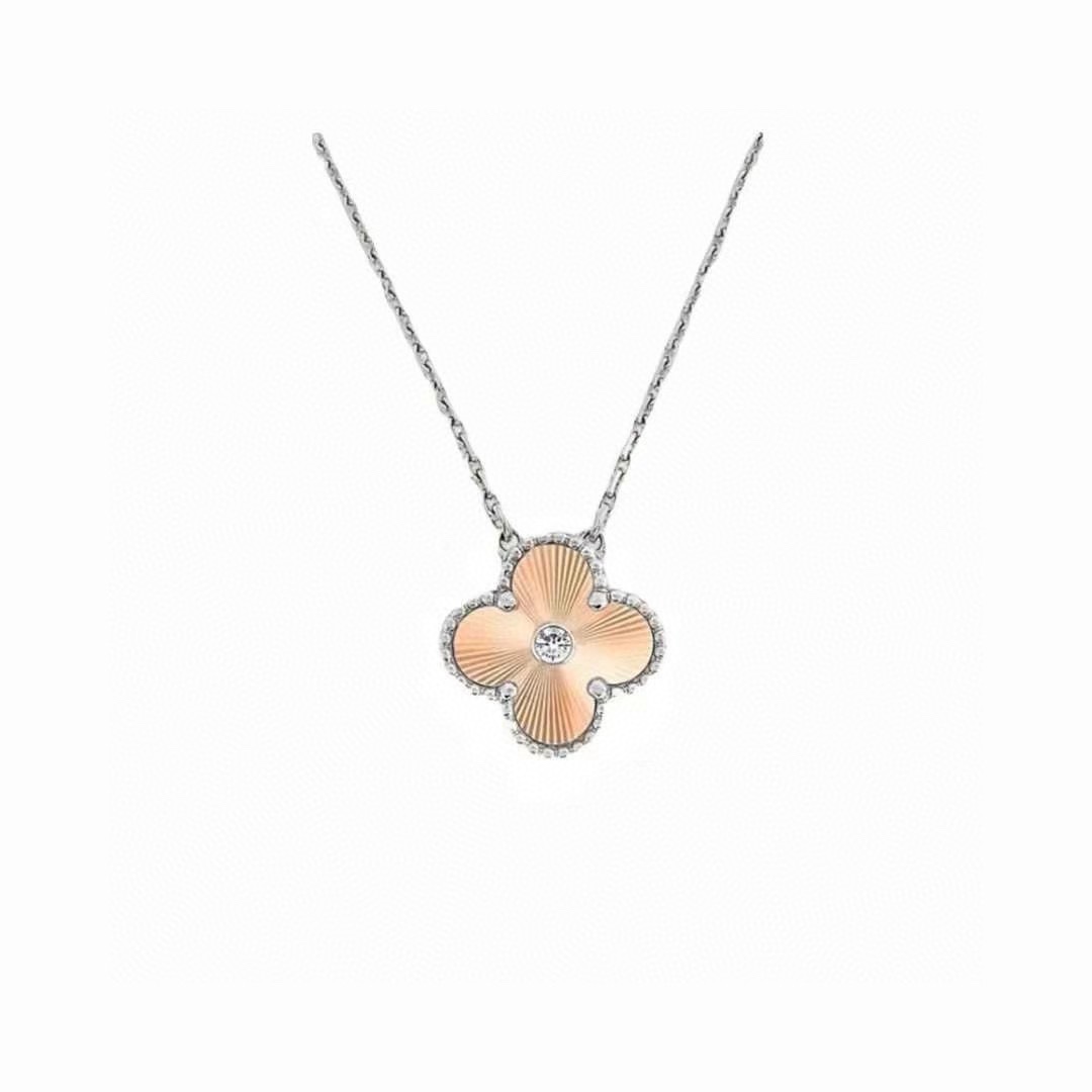 NO:106847,Fanjia Christmas limited edition super surprise!  Champagne gold laser guilloche, four-leaf clover necklace, super white, babies, you must buy it, the real thing is really super beautiful, platinum gold, electroplated gold necklace, jewelry quality, necklace19860909梵家 圣诞限量款 超级惊喜呀！香槟金 镭射玑镂 四叶草 项链 超级显白各位宝宝们,必须入手啊实物真的超级漂亮 铂金色 电镀厚金 项链,饰品精品,necklace,Jewelry