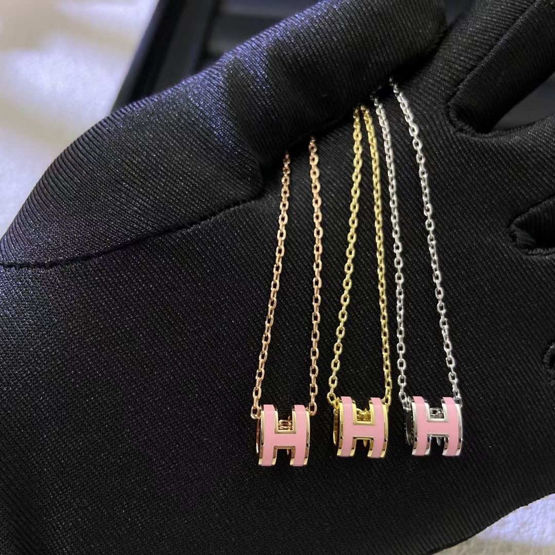 NO:106844,(Pink) pair version Hermes mini H Linlang necklace latest interpretation of H enamel, super craftsmanship level, each H enamel colored surface fine polishing, jewelry quality, hermes, necklace19860909（粉色）对版 爱马仕迷你H琳琅项链最新诠释H珐琅,超级工艺水平,每一款H珐琅彩面精细打磨,饰品精品,hermes,necklace,Jewelry