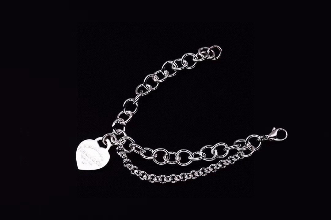 NO:107724,Tiffany&Co. Tiffany Heart Pin Cuff Bracelet This chic design love pin buckle bracelet captures the goddess' heart full mark gift, jewelry boutique, tiffany, bracelet19860909Tiffany&Co.蒂芙尼心牌针扣手链这款别致设计的爱心针扣手链俘获女神心满分礼物,饰品精品,tiffany,bracelet,Jewelry