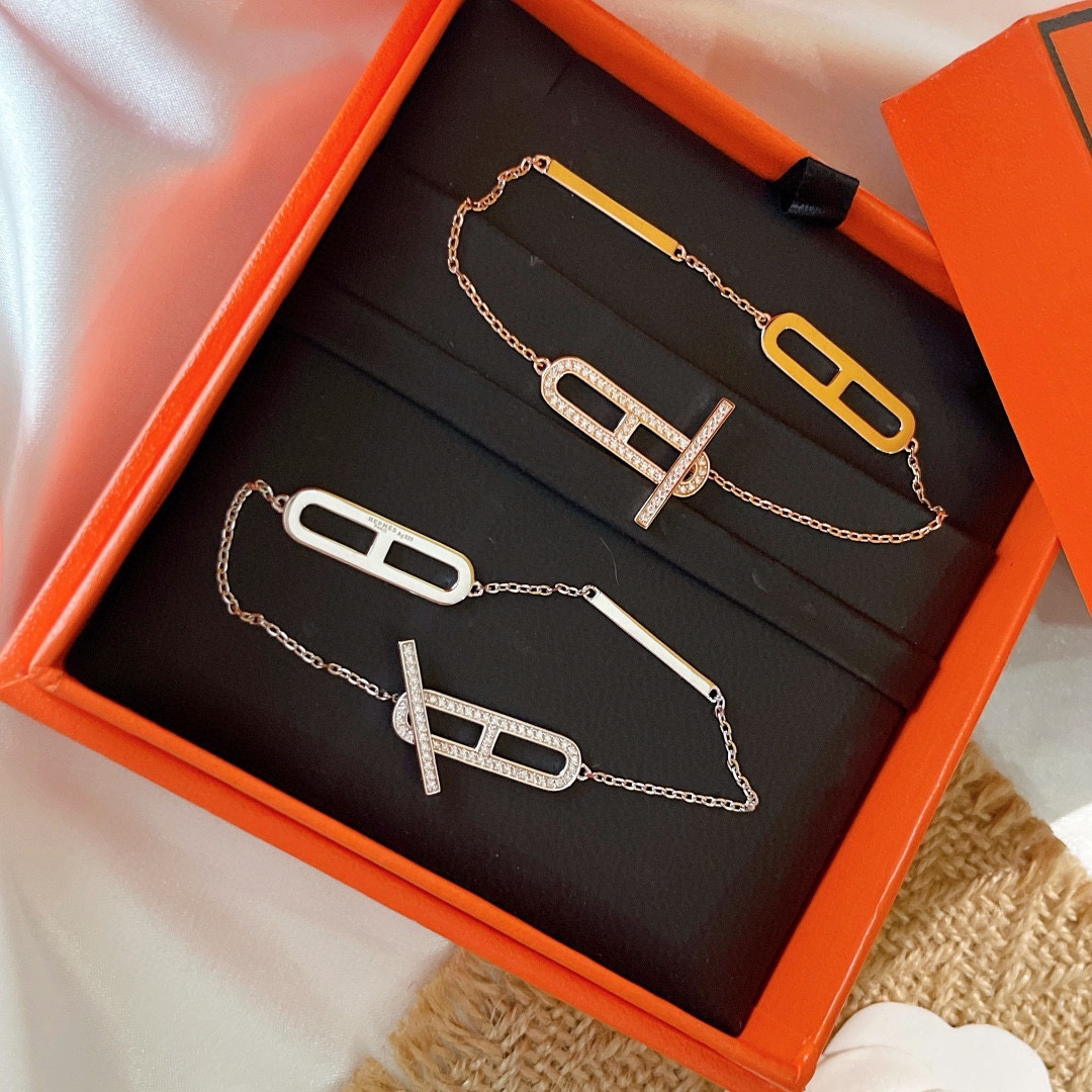 NO:108029,[Purchase level] Hermes Another popular product, personality and fashion, pig nose, Hermes bracelet 1New arrival counter synchronization, high quality, high-end customization, micro-inlay craftsmanship, electroplating 18K gold, original material, consistent with the counter, high-end CNC polishing treatment, finally arrived rose gold and platinum bracelet, jewelry boutique, hermes, bracelet19860909【代购级别】爱马仕 又一爆款 个性时尚 猪鼻子 爱马仕 手链 1New arrival专柜同步 高品质 高端定制 微镶工艺 电镀18K金 原版材质 与专柜一致高级cnc 抛光处理 终于到货玫瑰金白金 手链,饰品精品,hermes,bracelet,Jewelry