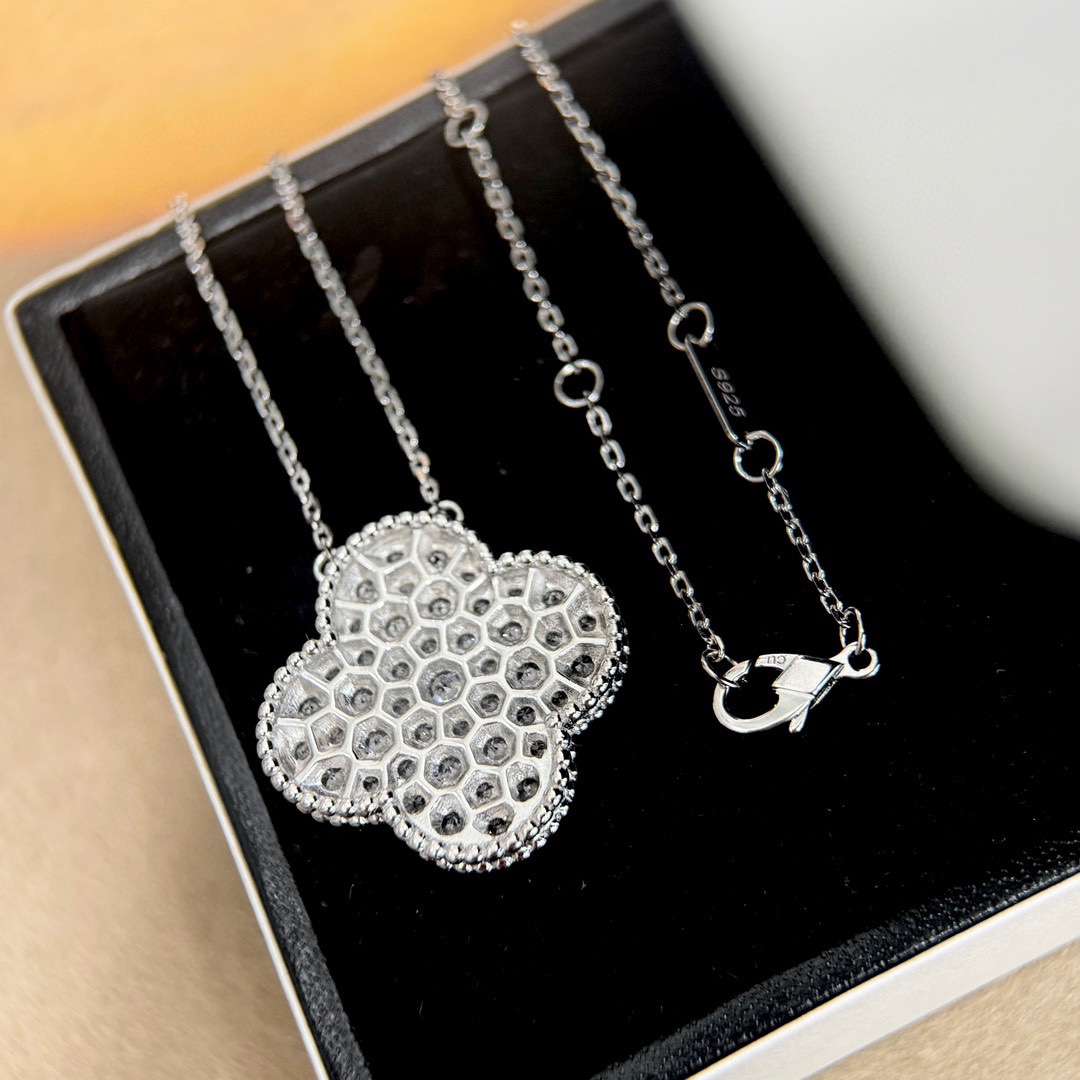 Vanya Family’s New Diamond Necklace: Four Leaves, Large Chains, High Fineness. - 图片 5
