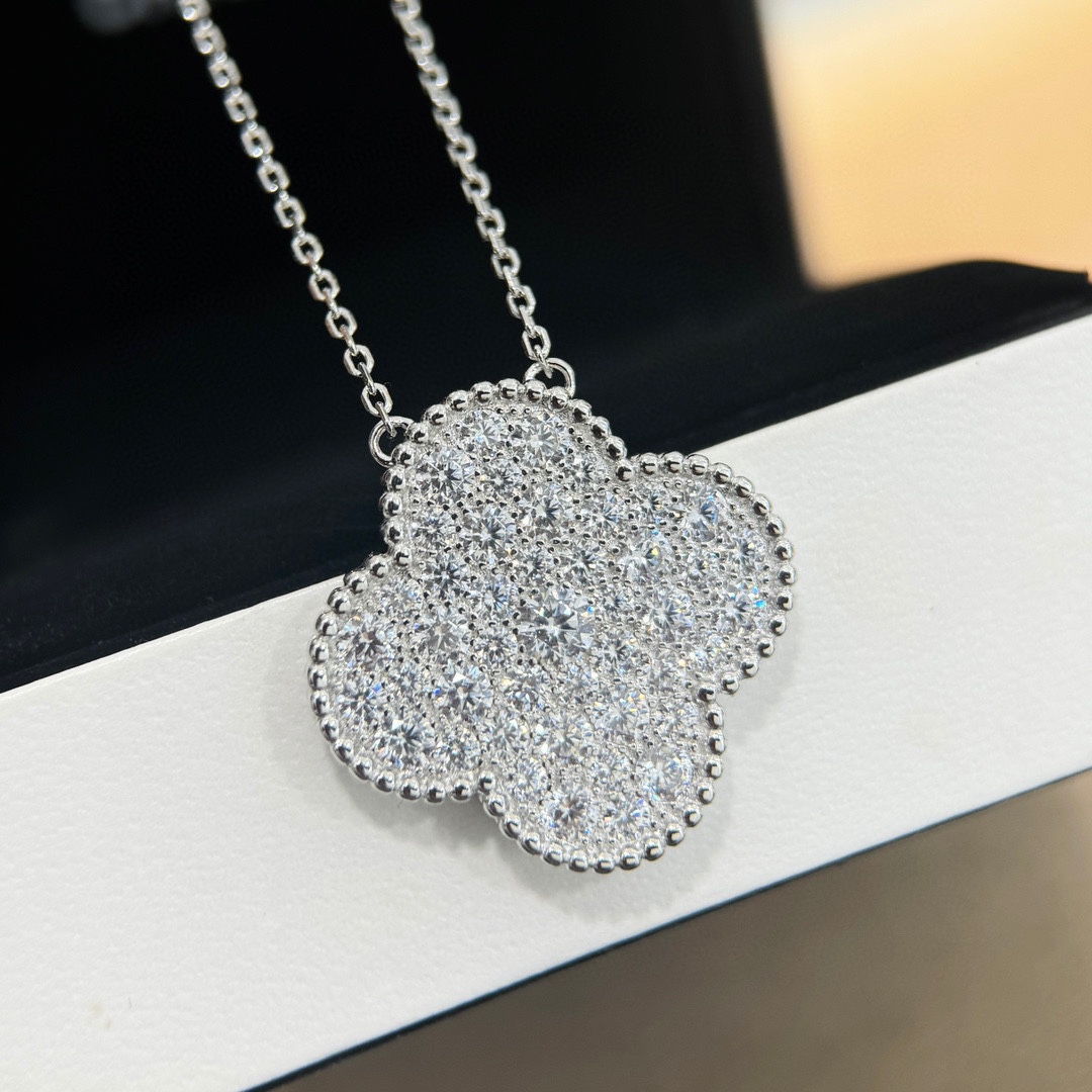 Vanya Family’s New Diamond Necklace: Four Leaves, Large Chains, High Fineness. - 图片 1