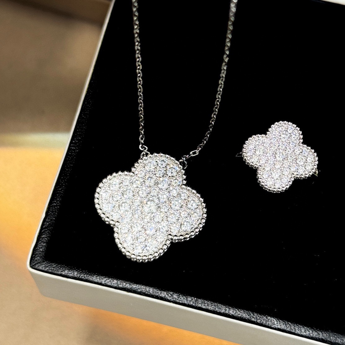 Vanya Family’s New Diamond Necklace: Four Leaves, Large Chains, High Fineness. - 图片 7