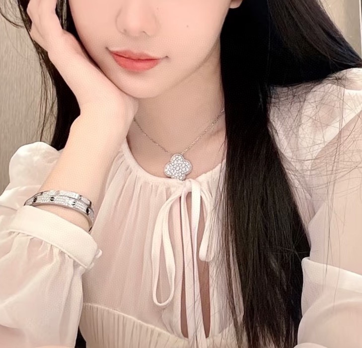 Vanya Family’s New Diamond Necklace: Four Leaves, Large Chains, High Fineness. - 图片 6
