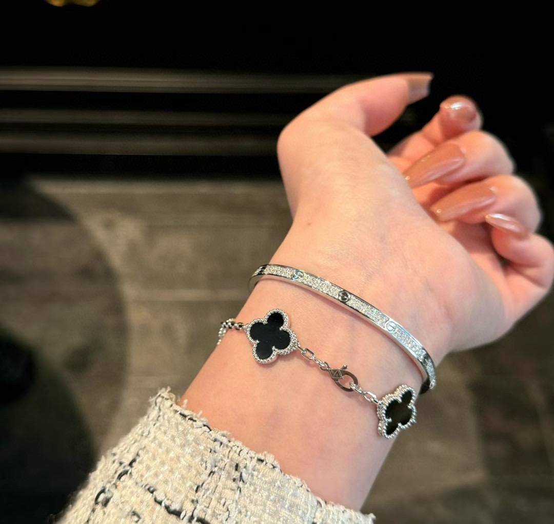 Exclusive Zhuvan Family Limited Edition Laser-Cut Panda Bracelets with Super-Precision Gold Plating - 图片 7