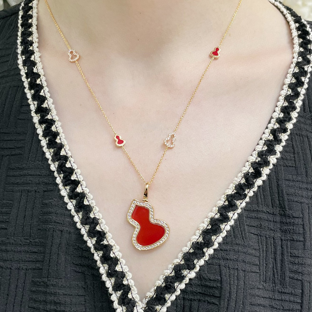 NO:115244,qeelin kilin mini 8 gourd diamond necklace super Q style simple lines depict Wulu's beautiful shape very elegant Qeelin x Rebecca exclusive limited edition, how to use it to create the winter atmosphere., jewelry boutique, qeelin, necklace19860909qeelin麒麟迷你8葫芦间钻项链超Q款简约的线条刻画Wulu优美的形态非常优雅Qeelin x 黎贝卡独家发售限量版,如何用它搭出冬日的气息.,饰品精品,qeelin,necklace,Jewelry