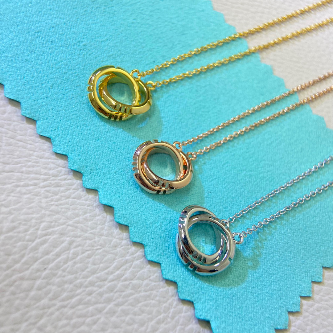 NO:114786,Tiffany Roman numeral series Double ring Necklace Ni Ni same style All major stars are the same style Use original consistent imported material Electroplating 18k gold Classic works Full of European and American style Platinum rose gold three colors, jewelry boutique, necklace, gold19860909Tiffany 蒂夫尼 罗马数字系列 双环 项链 倪妮同款 各大明星同款 采用原版一致进口材质电镀18k黄金 经典著作 欧美范十足 铂金玫瑰金黄金三色,饰品精品,necklace,gold,Jewelry