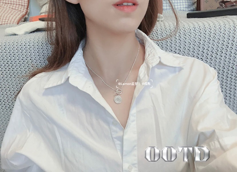 👑【CNC升级版本】爱马仕新款圆牌项链，这条项链算是最近的惊喜之一，小巧精致的confettis样式，它