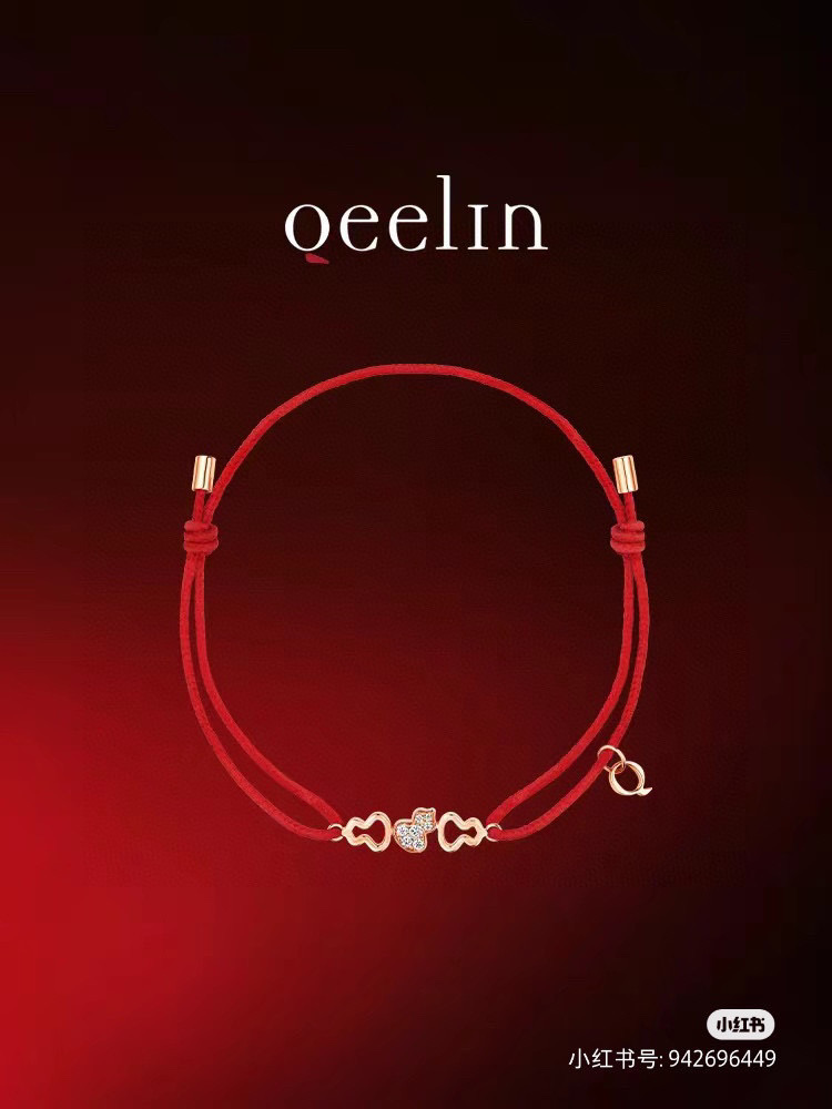 NO:111667,qeelin kirin gourd red rope bracelet, simple lines depict Wulu's beautiful shape, precious rubies turn into elegance on the wrist, Qeelin x Rebecca exclusive limited edition Wulu, how to use it to create the winter atmosphere., jewelry boutique, qeelin, bracelet19860909qeelin麒麟葫芦红绳手链,简约的线条刻画Wulu优美的形态,珍贵的红宝石化为腕间的优雅,Qeelin x 黎贝卡独家发售限量版Wulu,如何用它搭出冬日的气息.,饰品精品,qeelin,bracelet,Jewelry