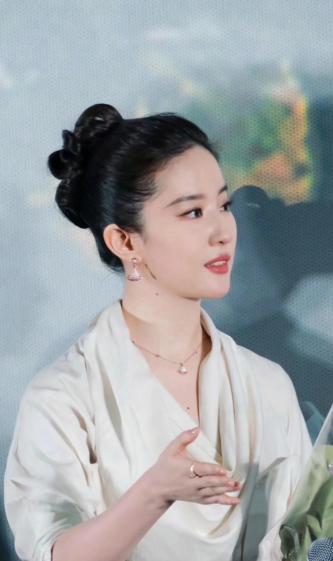 Luxury Custom BV Seven-Year Limit White Beemother Necklace with Roman Heritage Influence - 图片 7
