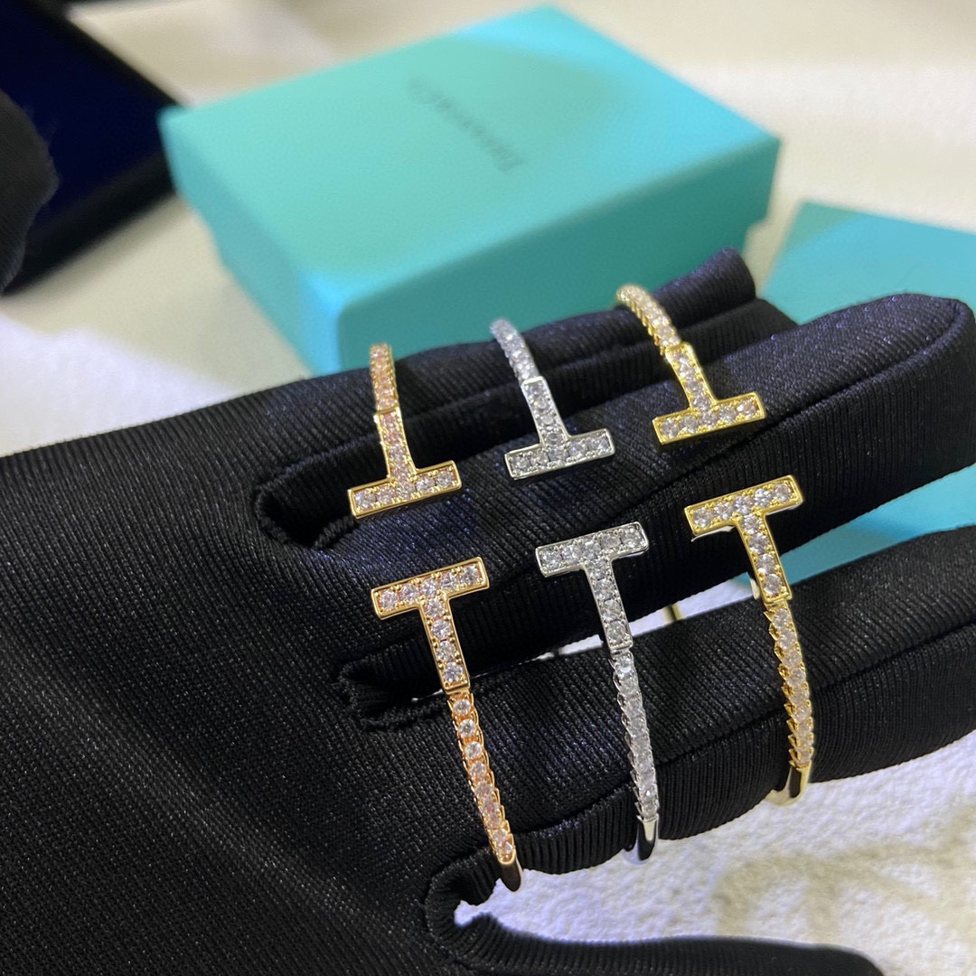 Stylish New Merchandise: T-shirts, Smiley Face, Double T 2.0, Beautiful Bracelets in Premium Materials