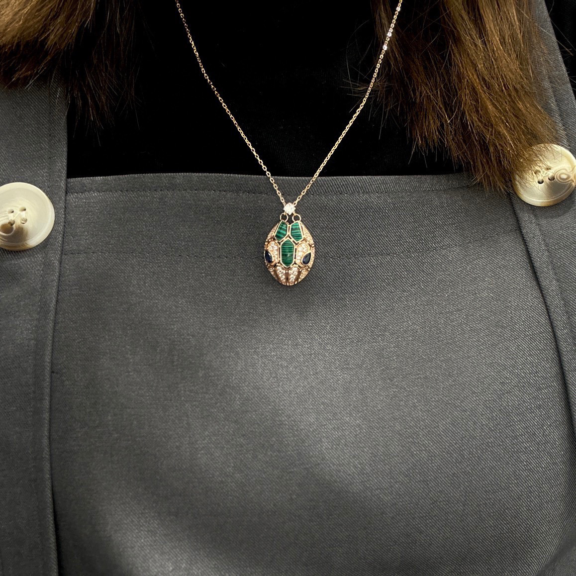 Bv Family Viper Series Green Pinestone Blue-Eye Snake Head Necklace 221, Rose Gold - 图片 3