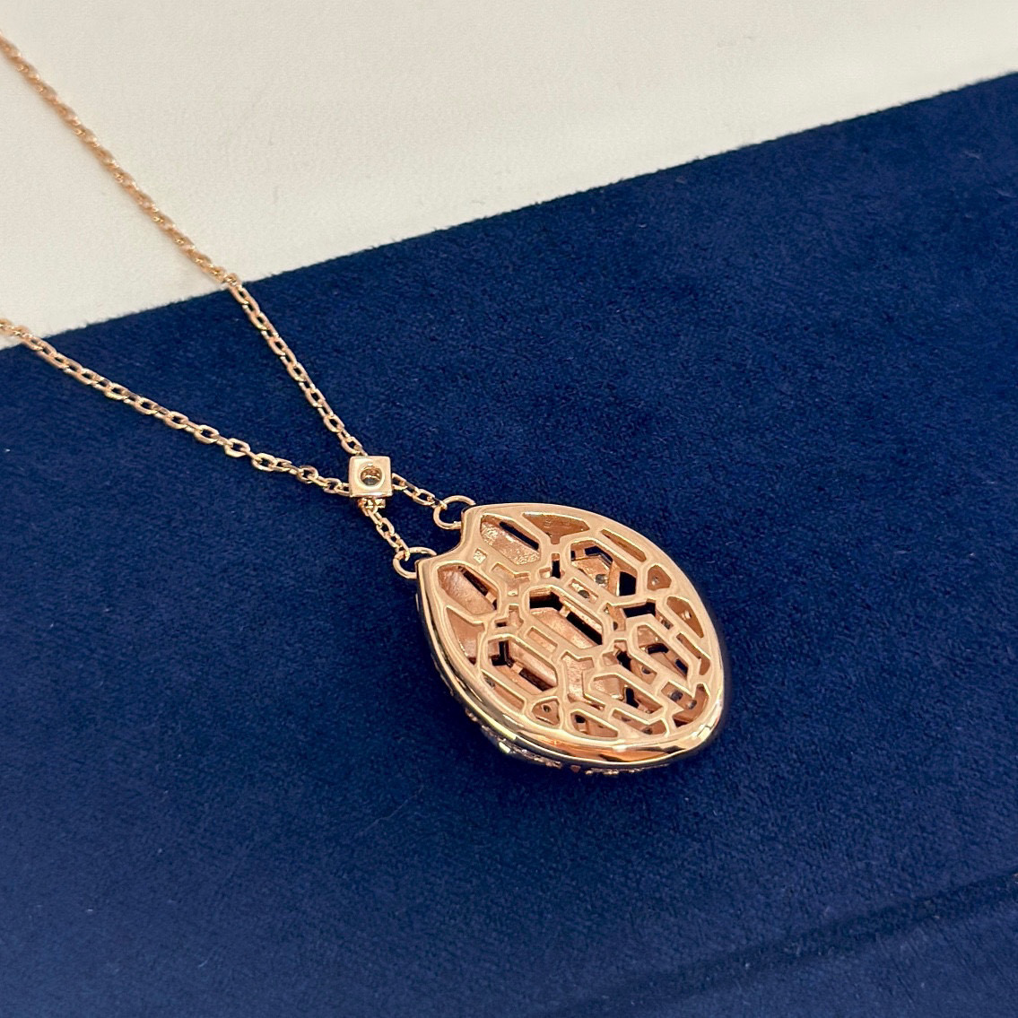 Bv Family Viper Series Green Pinestone Blue-Eye Snake Head Necklace 221, Rose Gold - 图片 6