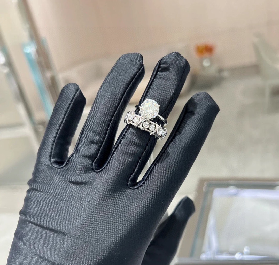 👑经典款 超火爆💍💍Tiff Co钻戒火爆高端11定制出模 交叉 白金 戒指💍原版字印 镶嵌进口顶级锆石