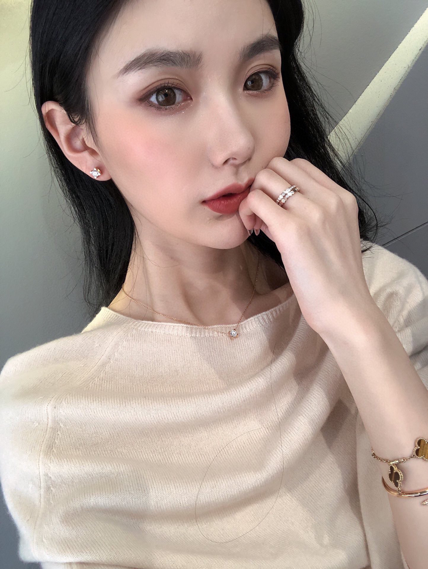 【精工版本】👑卡地亚耳钉一克拉 💎 牛角四爪耳钉 出货出货啦啦啦✨✨最时尚经典牛角系列🌼不多作介绍！现货