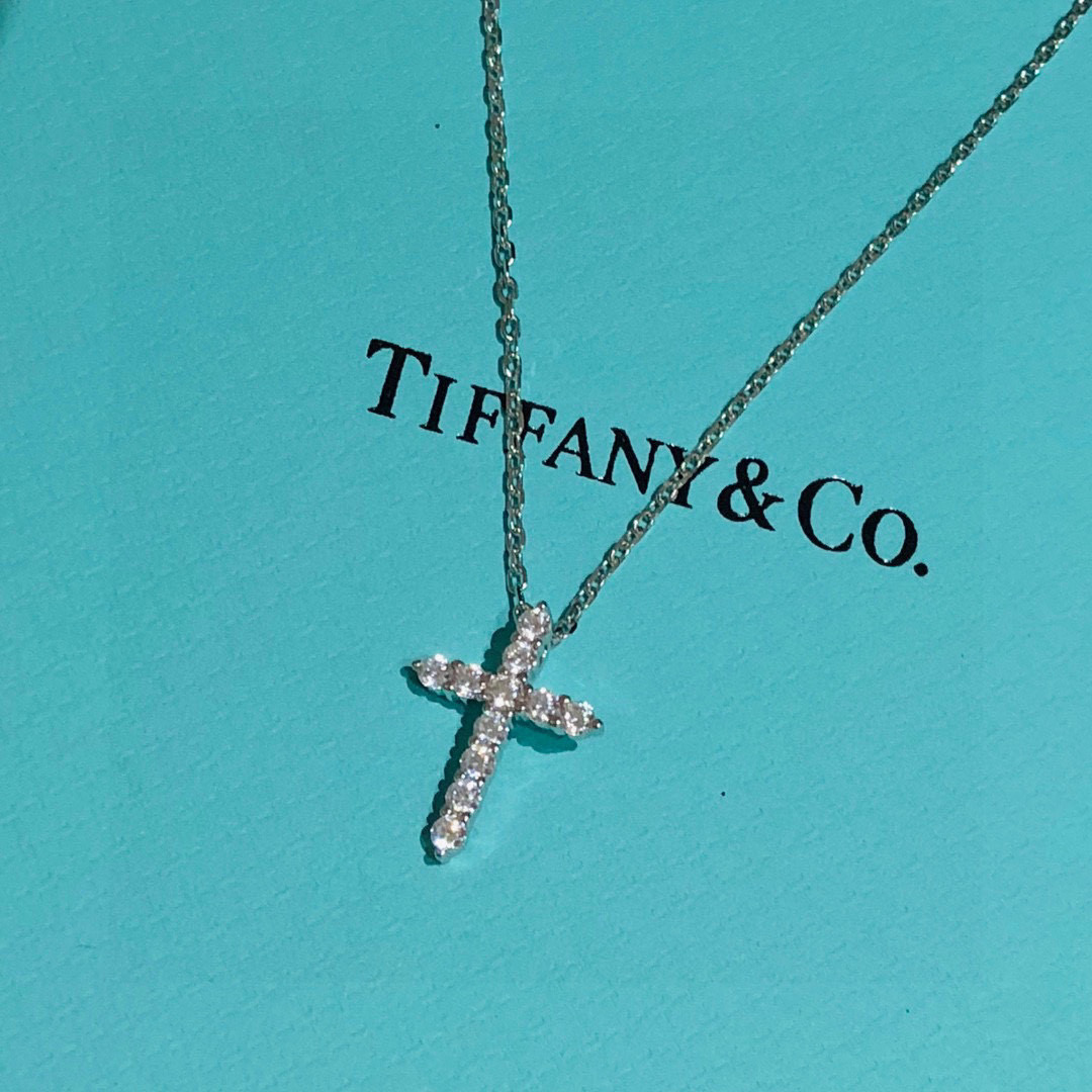 👑T家  叠戴款  小号 十字架 项链✨各路 潮人 网红 时尚 百搭 神器 原单 进口高碳钻 镶嵌而成 