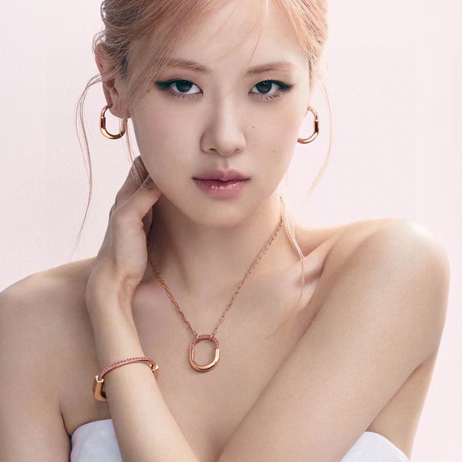 NO:114434,Tiffany Tiffany's new model is popular, U-shaped lock, color separation, bracelet, full of European and American style, essential for human hands, super-sophisticated craftsmanship, electroplated 18k gold, anti-allergic treatment, pink diamond bracelet, jewelry quality, tiffany, bracelet19860909Tiffany 蒂芙尼 新款火爆登场 U型锁 分色 手镯 欧美范十足 人手必备 超精工打造 电镀18k金 防过敏处理 粉钻手镯,饰品精品,tiffany,bracelet,Jewelry