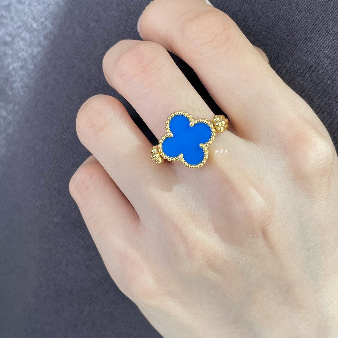 👑VCA车花➕蓝玛瑙可翻转四叶草戒指💍蓝玛瑙&玑镂雕花带钻绝美😍特别不撞款🉑️双面佩戴一次性拥有两枚戒指
