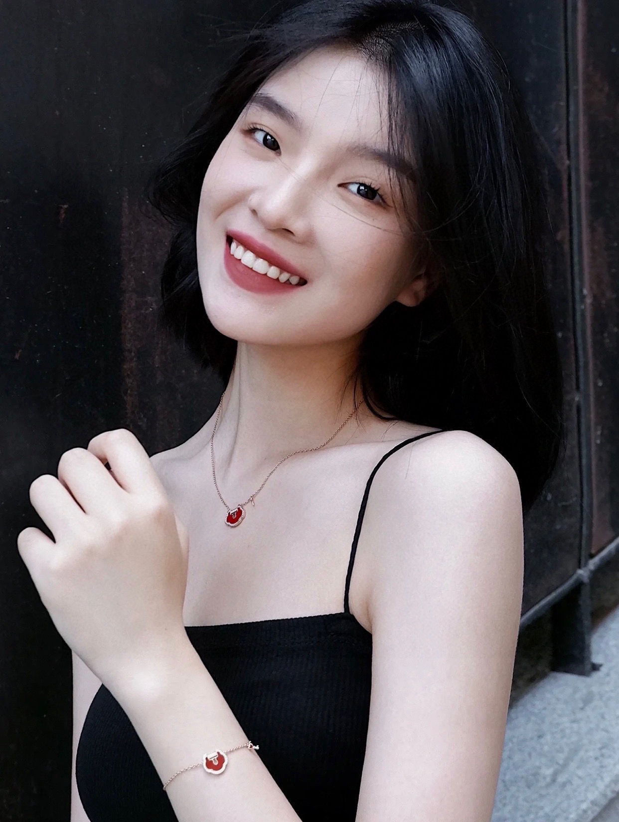 👑 各路网红明星同款 Qeelin 麒麟 情人节爆款 小红锁 项链 为爱而至，在红玛瑙的炽烈纯粹中，跃动