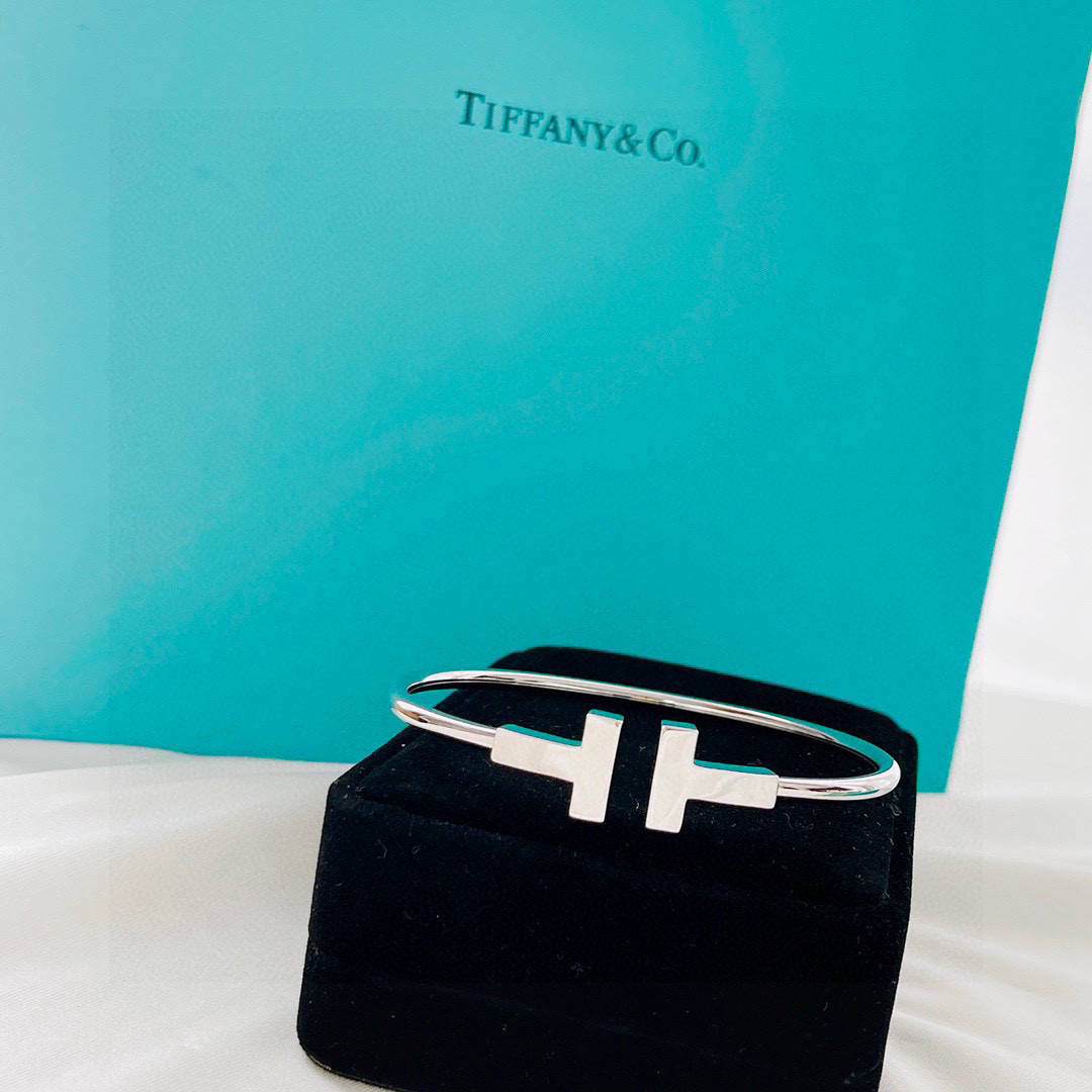 👑Tiffany 蒂夫尼 夏季新款 光面 大号双T 弹簧开口手镯 粗版 精选进口 材质电镀厚金 超精工 