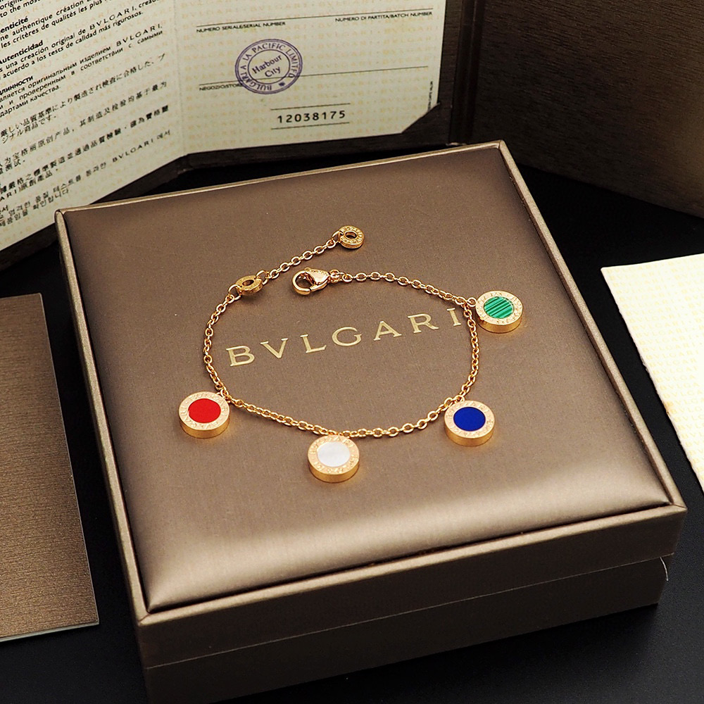 👑BV宝格丽精工双面彩贝手链 BVLGARI系列手链以品牌奉为灵感来源的罗，镶嵌红玉髓、青金石、孔雀石和