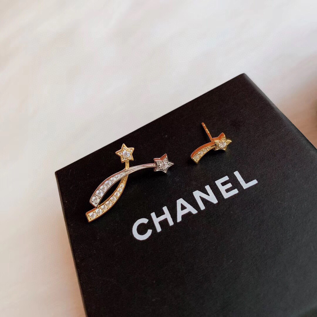 👑Chanel 小香 新款 流星交叉 不对称耳钉 采用先进的分色电镀工艺镶嵌仿真钻 媲美专柜的顶级材质 