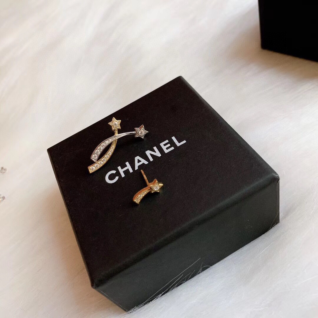 👑Chanel 小香 新款 流星交叉 不对称耳钉 采用先进的分色电镀工艺镶嵌仿真钻 媲美专柜的顶级材质 