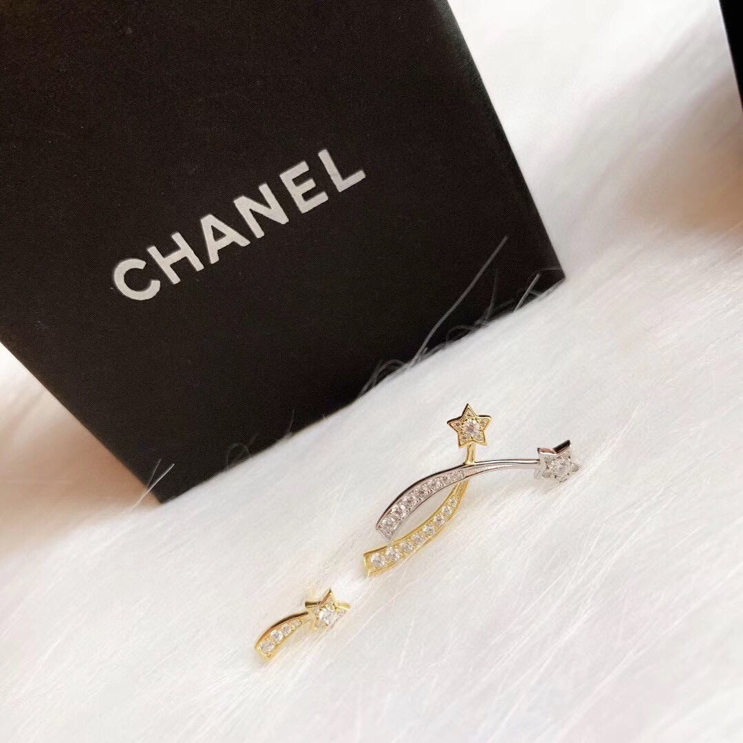 👑Chanel 小香 新款 流星交叉 不对称耳钉 采用先进的分色电镀工艺镶嵌仿真钻 媲美专柜的顶级材质 