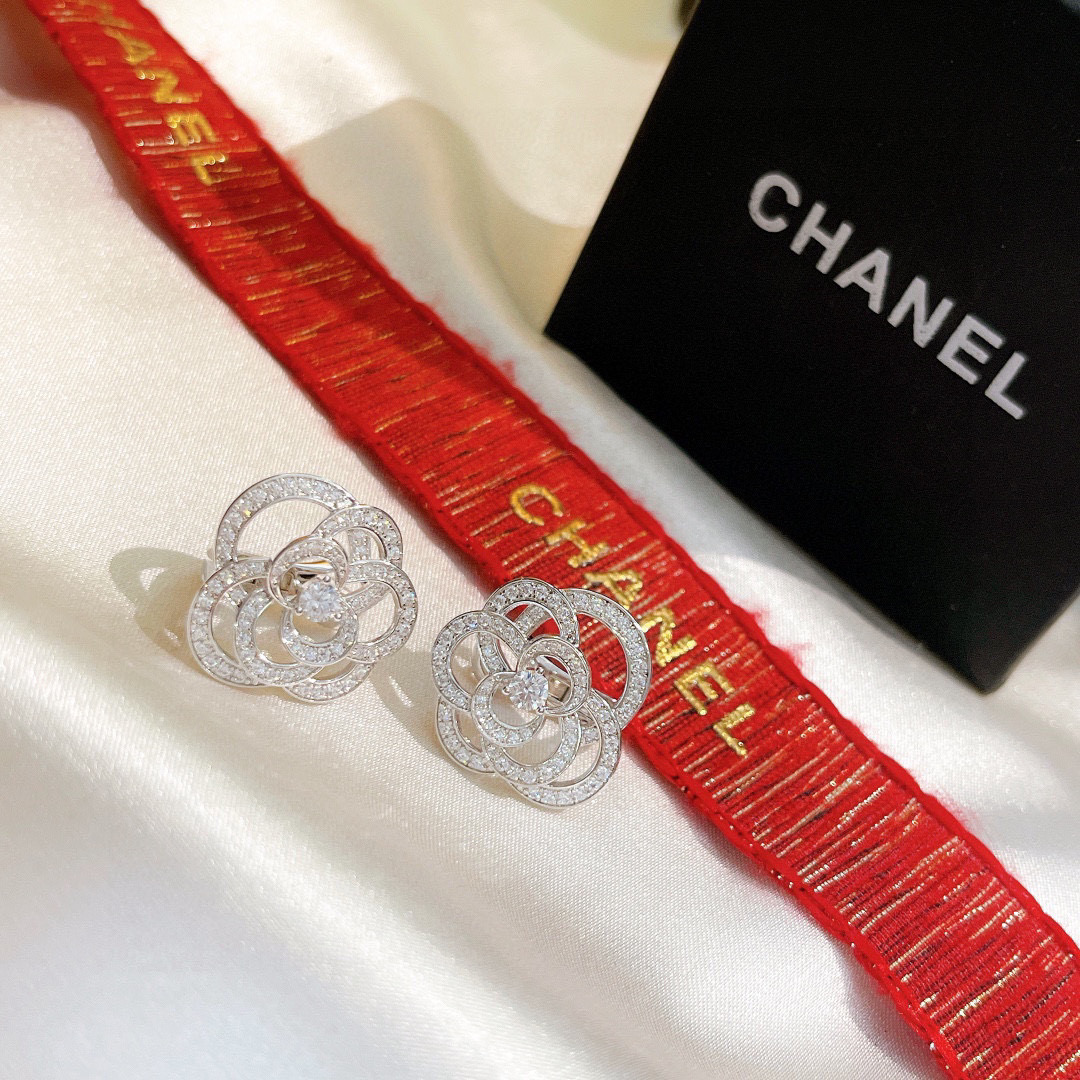 👑chanel 小香CAMELIA系列镂空满钻山茶花 高端进口V金材质镶嵌 项链 辨识度极高的标志性经典