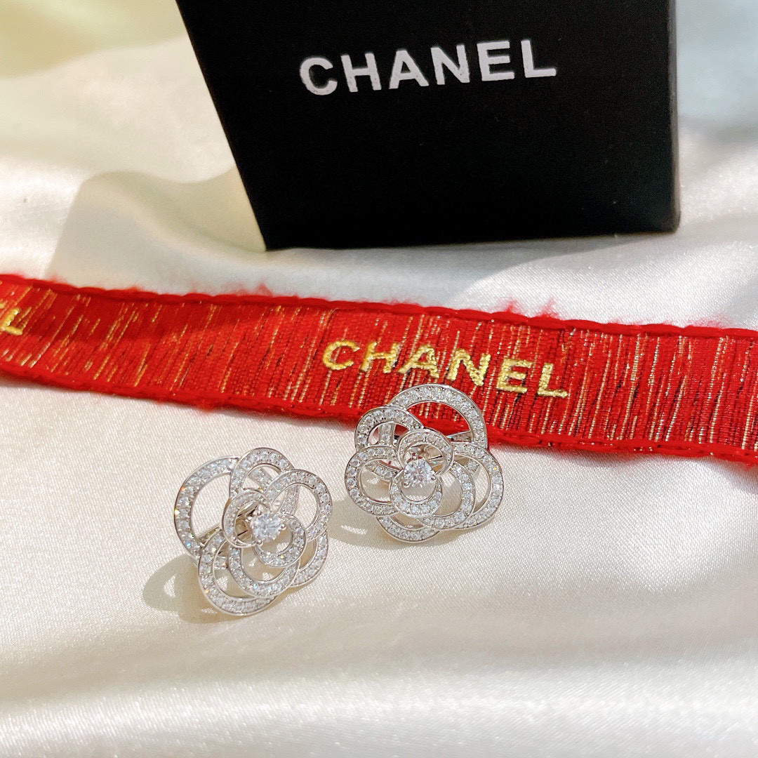 👑chanel 小香CAMELIA系列镂空满钻山茶花 高端进口V金材质镶嵌 项链 辨识度极高的标志性经典