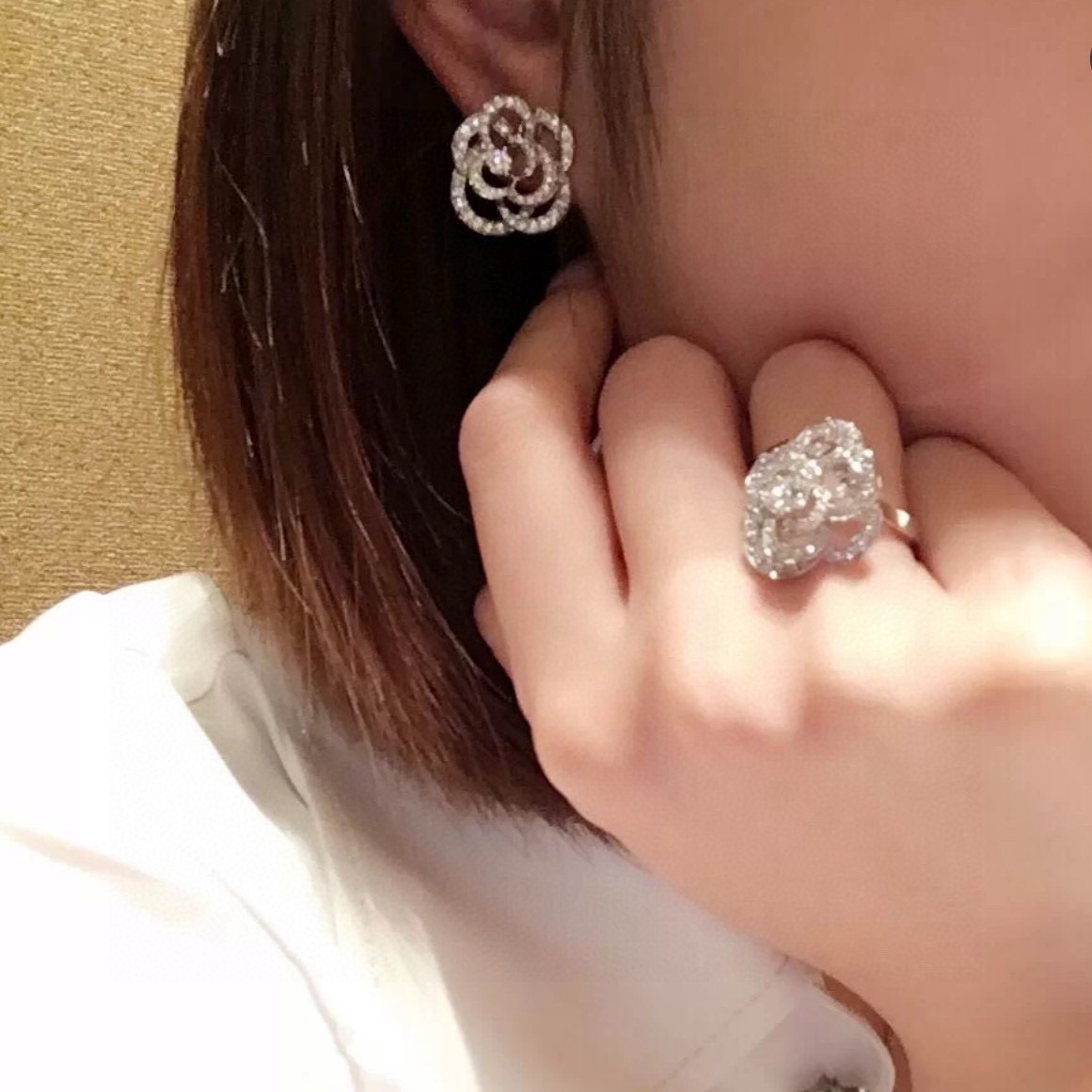 👑chanel 小香CAMELIA系列镂空满钻山茶花 高端进口V金材质镶嵌 项链 辨识度极高的标志性经典