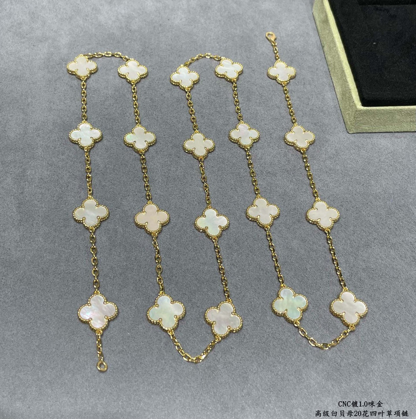 👑VCA高级白贝母20花四叶草项链。Cleef&ArPels 🍀🍀🍀四叶草 此系列设计灵动，线条流畅，易