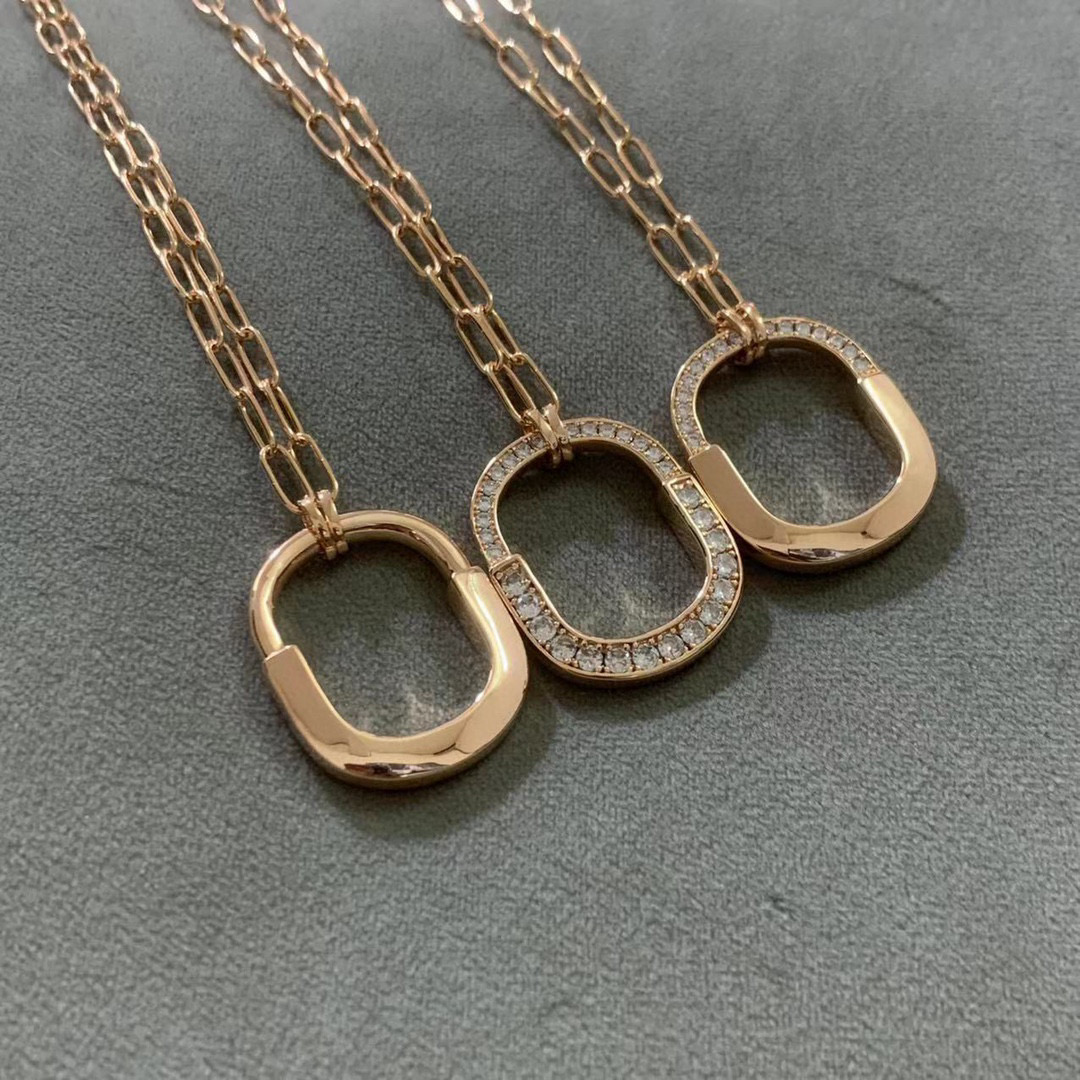 👑Tiffany 蒂芙尼 新款火爆登场 U型锁  小号项链 欧美范十足 人手必备 超精工打造  V金材质