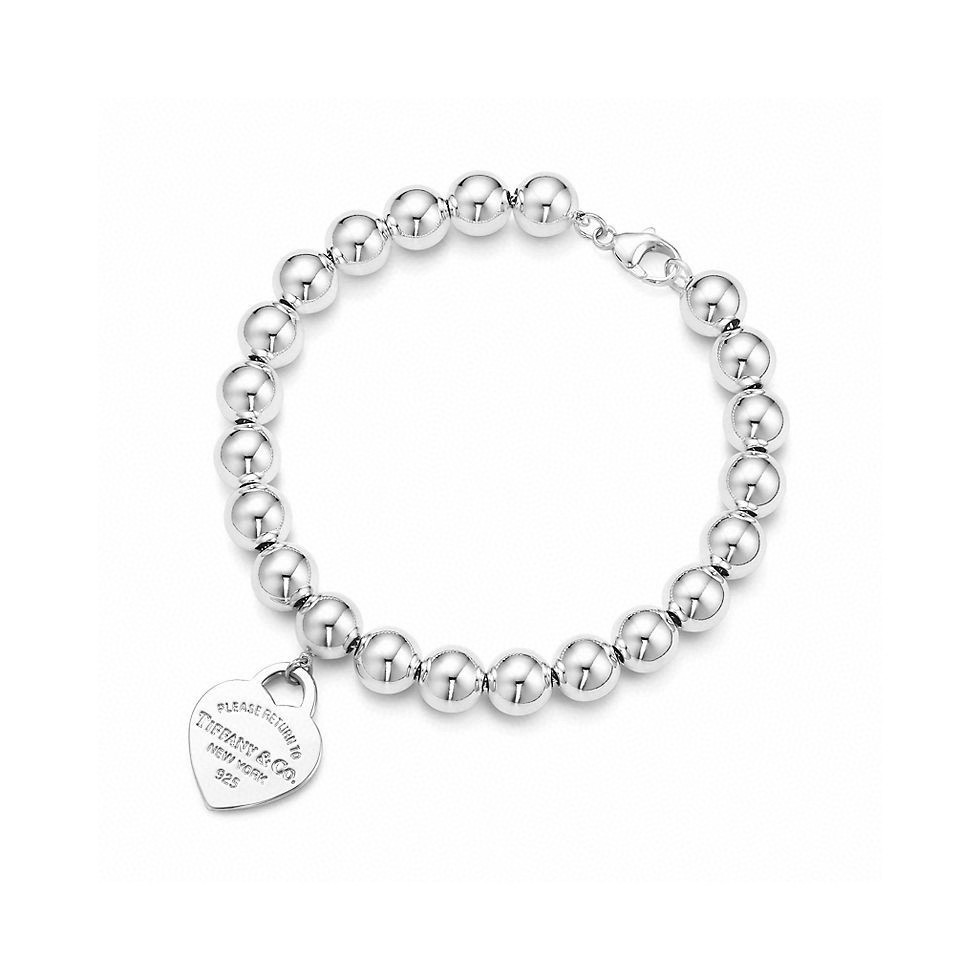 NO:575346,The design of the Tiffany Heart Bracelet Return to Tiffany series is inspired by a keychain launched in 1969, famous for its iconic heart-shaped pendant. This sterling silver necklace uses an arrow-shaped pin buckle design, suitable for matching the iconic heart-shaped pendant. Wear it alone or stack it with necklaces of different lengths to create a unique look., jewelry boutique, tiffany,necklace,bracelet,keychain,pure silver19860909蒂芙尼大爱心手链 Return to Tiffany 系列的设计灵感源自 1969 年推出的一款钥匙扣,以其标志性的心形吊饰而闻名.这款纯银项链采用箭型针扣设计,适合搭配标志性心形吊饰.单独佩戴或与不同长度的项链叠搭,打造个性出众的造型.,饰品精品,tiffany,necklace,bracelet,keychain,pure silver,Jewelry