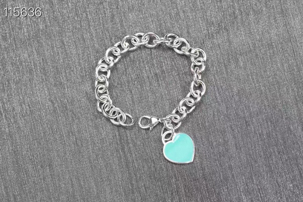 NO:583362,Tiffany Red Pink Blue Black Heart-Shaped Thick Chain Tiffany Tiffany Pin Buckle Thick Bracelet [Own Real Product] The original version is 1:1 modified, with high-definition word printing on the outer ring of the pin buckle and new TF word printing inside. It is exactly the same as the original version, with real details. It is a must-have product for couples and girlfriends to travel and take photos to show off their affection and true love. Boutique jewelry, tom ford, tiffany, bracelet19860909蒂芙尼 红 粉 蓝 黑心形粗链Tiffany 蒂芙尼 针扣粗款手链【自家实物】 原版1:1改版,针扣外圈高清字印、内部TF新增字印,跟原版一摸一样,细节实拍.情侣闺蜜出家旅行拍照秀恩爱鉴真情必备良品,饰品精品,tom ford,tiffany,bracelet,Jewelry