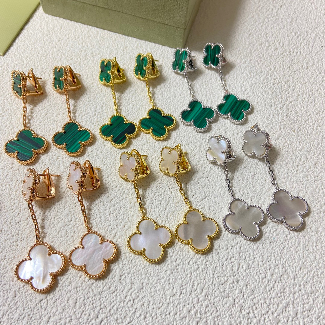 NO:588748,The beauty is bad V@n Van Cleef & Arpels four-leaf clover double-flowered red agate earrings, the latest model with thick gold plating, super color retention and exquisite workmanship. Popular model. Popular model. Real-shot original version 1:1. Classic matching, high-quality jewelry, van cleef19860909美弊了V@n 梵克雅宝四叶草双花红玛瑙耳拍最新款电镀厚金超强保色做工精致 爆款 爆款实拍原版1:1.经典百搭配,饰品精品,van cleef,Jewelry