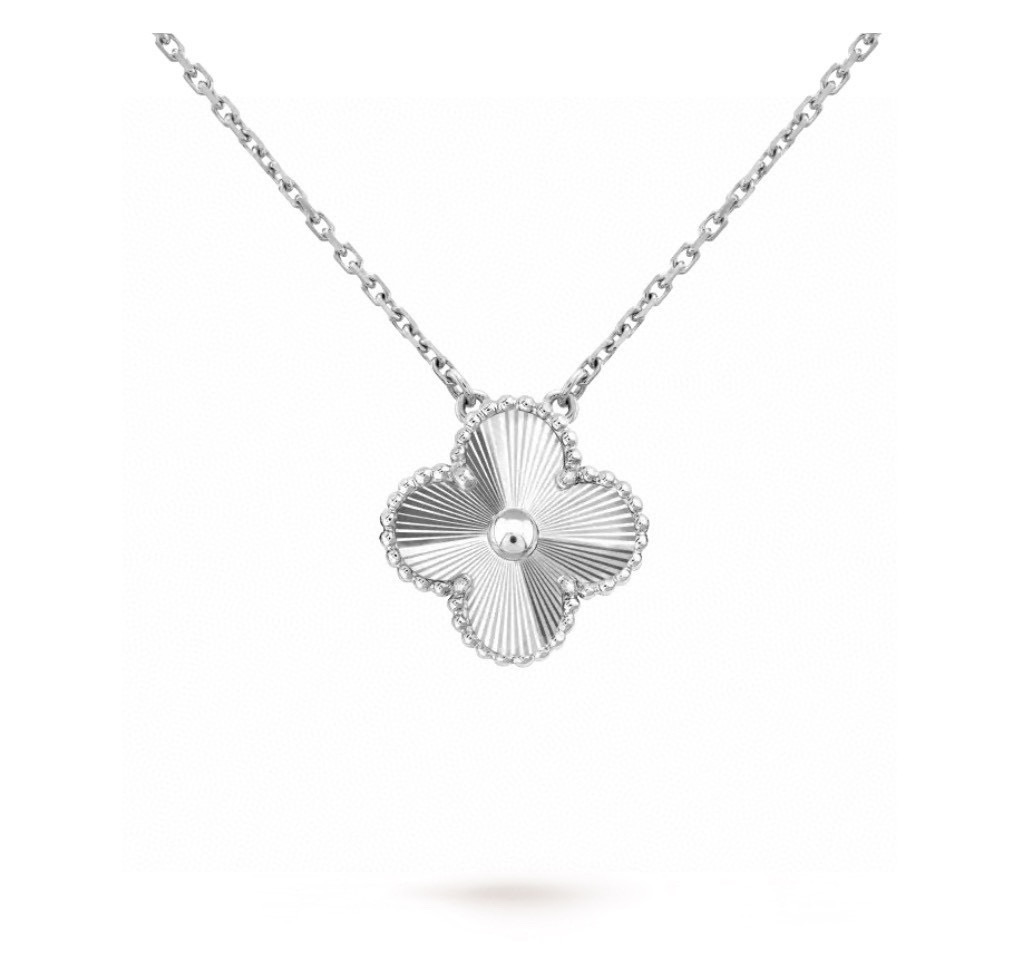 NO:588753,VCA Car Flower Necklace Laser Necklace Four-leaf Clover Single Flower Necklace Seiko Version Four-leaf Clover This series has a smart design, smooth lines, and is easy to wear. It shows infinite matching possibilities and brings a rich and diverse style of necklaces, jewelry boutiques, necklaces to every woman's life.19860909VCA车花项链镭射项链四叶草单花项链 精工版本 四叶草 此系列设计灵动,线条流畅,易于佩戴.展现无限搭配的可能,为每一位女性的生活带来丰富多样的风姿项链,饰品精品,necklace,Jewelry